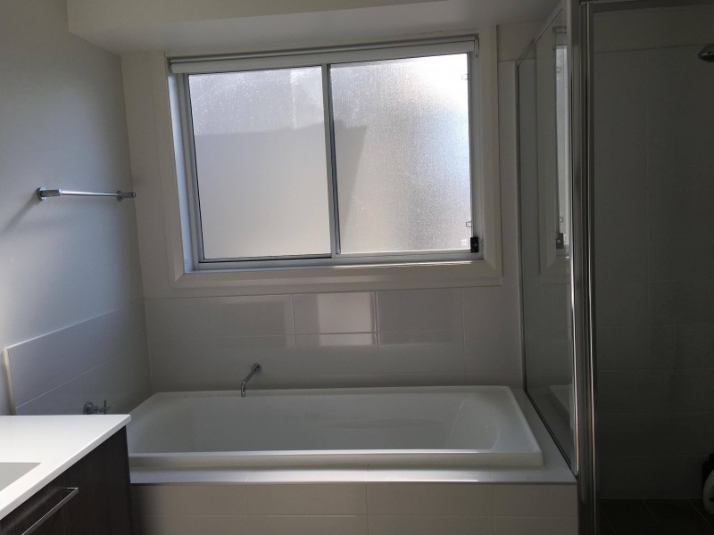 185 Middleton Drive, Middleton Grange NSW 2171