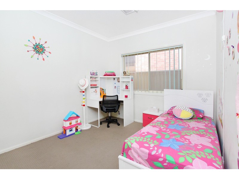 8 Brearley Avenue, Middleton Grange NSW 2171