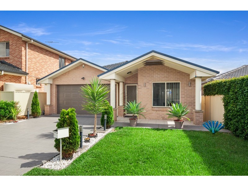 8 Brearley Avenue, Middleton Grange NSW 2171