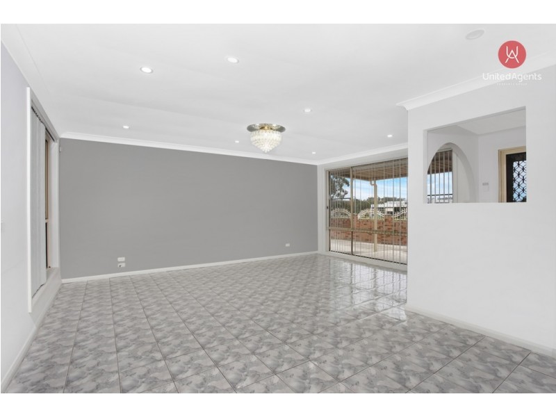 8 Barron Place, Bossley Park NSW 2176