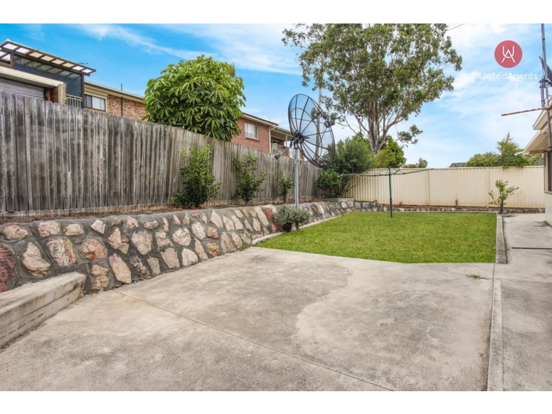 8 Barron Place, Bossley Park NSW 2176