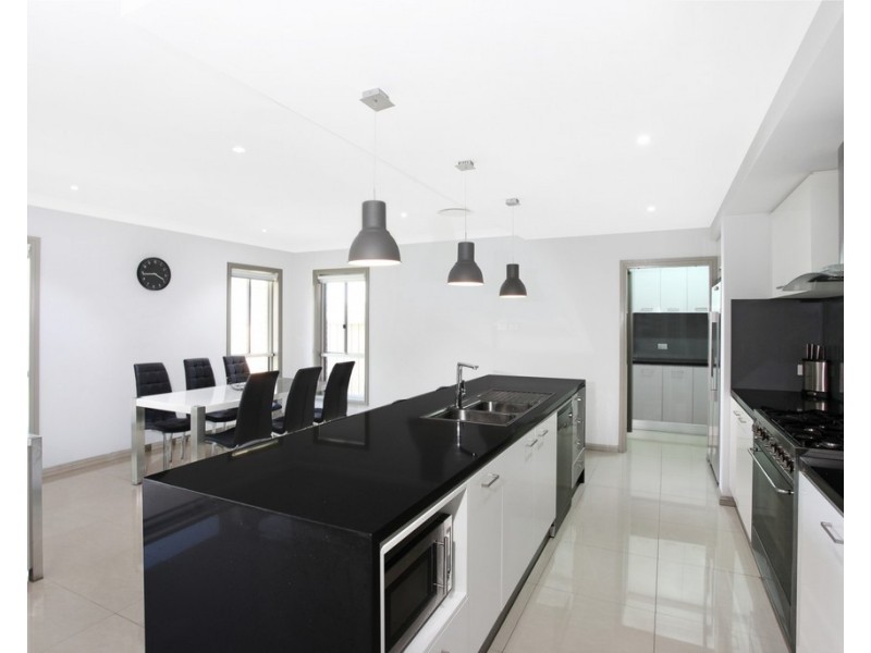 28 Mary Wade Place, Carnes Hill NSW 2171