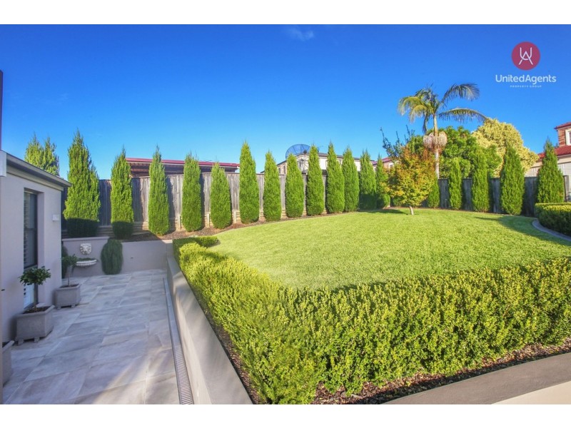 8 Avoca Close, West Hoxton NSW 2171