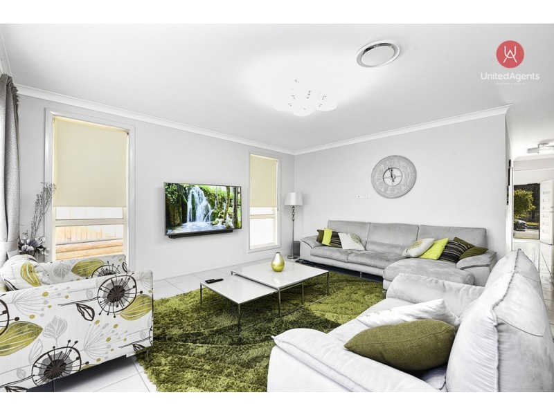 165 Middleton Drive, Middleton Grange NSW 2171