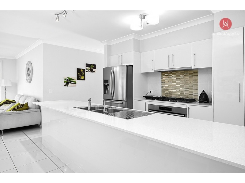 165 Middleton Drive, Middleton Grange NSW 2171