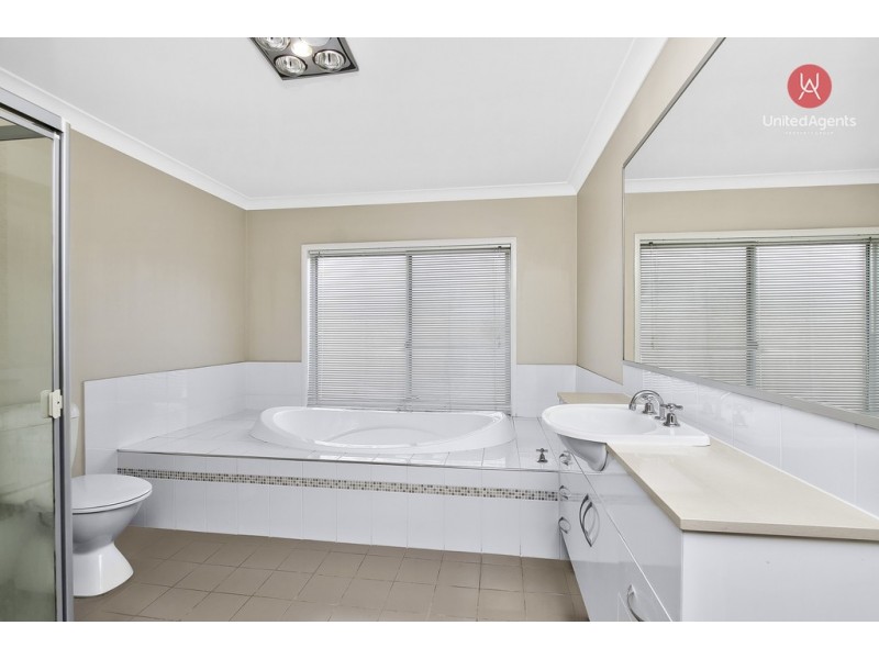 18 Dee Close, Prestons NSW 2170