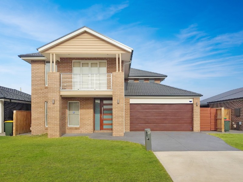 9 Crossley Avenue, Carnes Hill NSW 2171