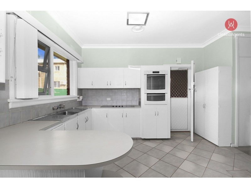 16 Godfrey Avenue, West Hoxton NSW 2171
