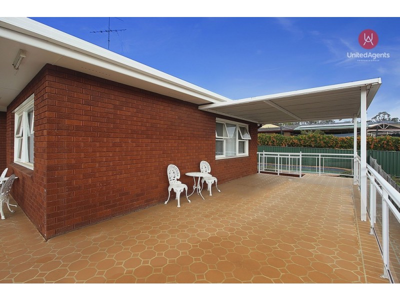 16 Godfrey Avenue, West Hoxton NSW 2171