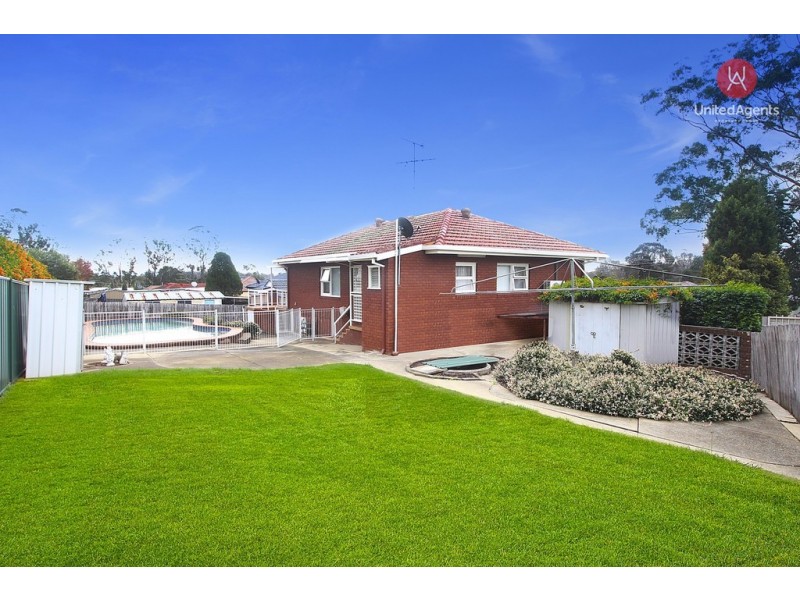 16 Godfrey Avenue, West Hoxton NSW 2171