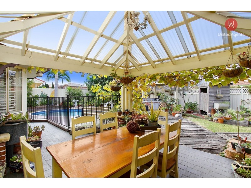 4 Sarah Hollands Drive, Horningsea Park NSW 2171