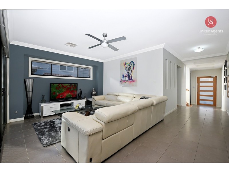 8 Wade Close, Luddenham NSW 2745