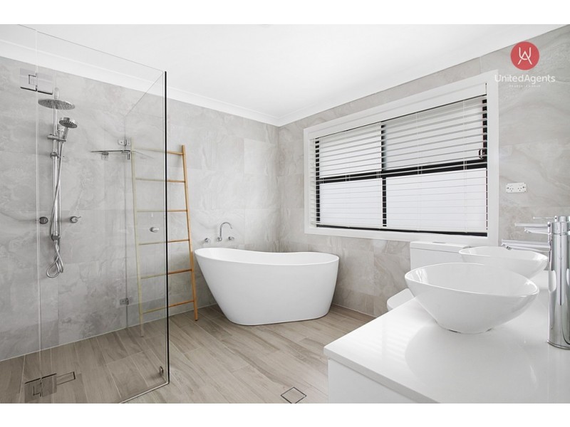 4 Garling Avenue, West Hoxton NSW 2171