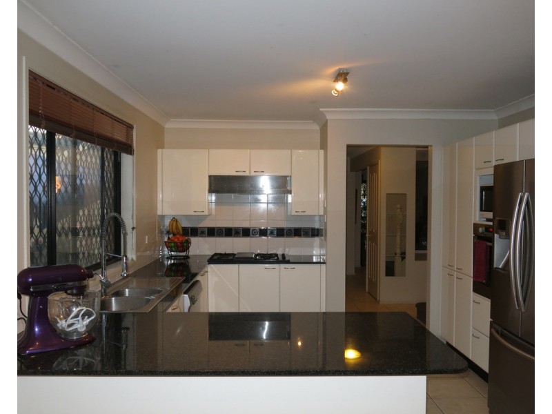 28 RAINHAM CIRCUIT, West Hoxton NSW 2171