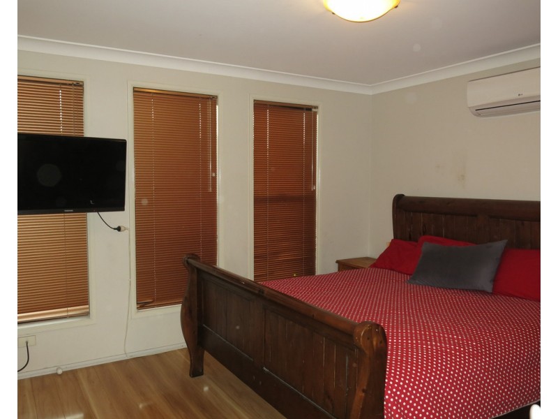 28 RAINHAM CIRCUIT, West Hoxton NSW 2171