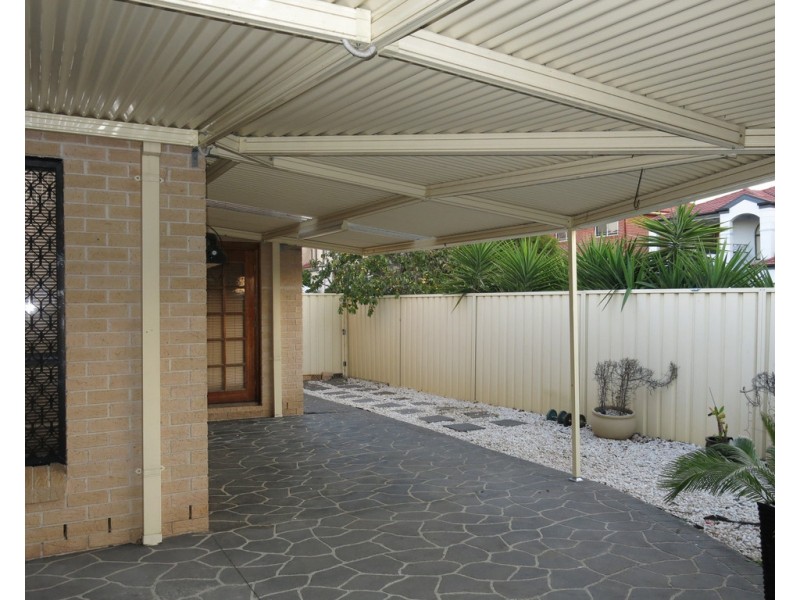 28 RAINHAM CIRCUIT, West Hoxton NSW 2171