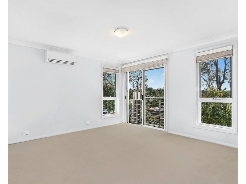 32 LOCKHEED AVENUE, Middleton Grange NSW 2171