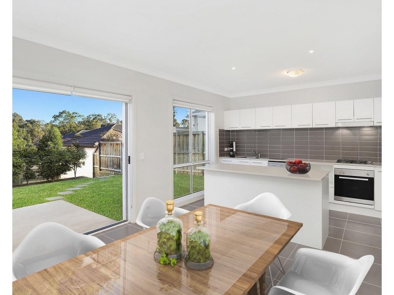 32 LOCKHEED AVENUE, Middleton Grange NSW 2171