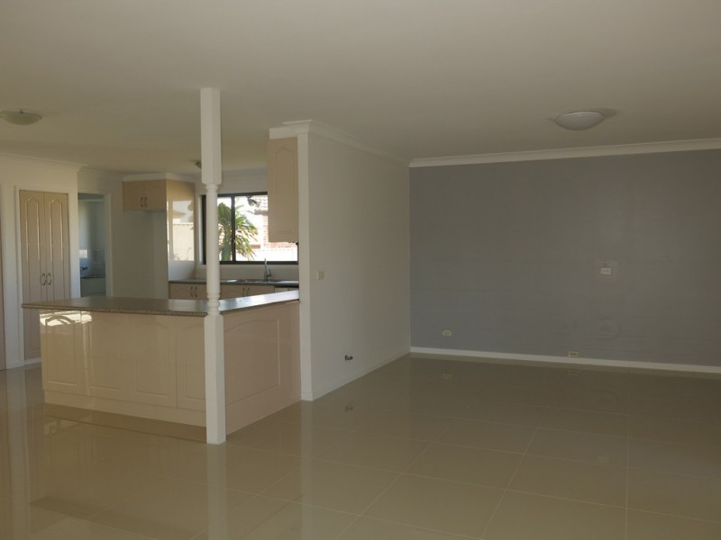 Edensor Park NSW 2176