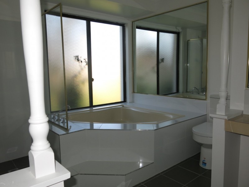 Edensor Park NSW 2176