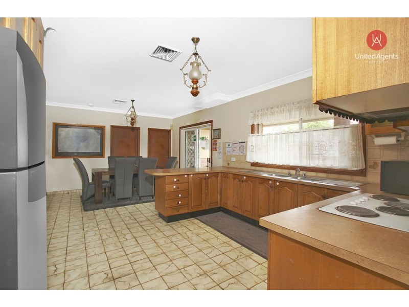 17 Dalpra Crescent, Bossley Park NSW 2176