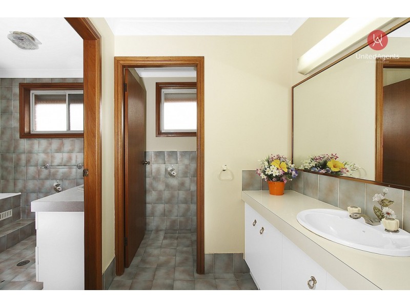 17 Dalpra Crescent, Bossley Park NSW 2176