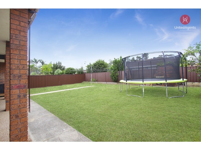 17 Dalpra Crescent, Bossley Park NSW 2176