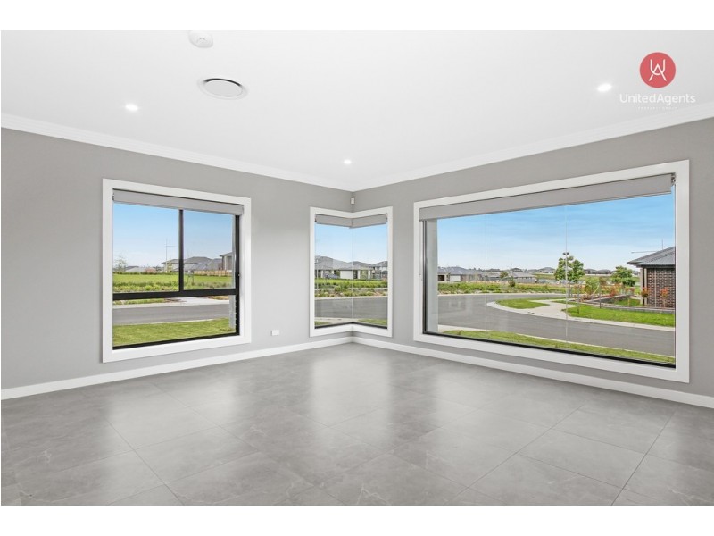 40 Howard Loop, Oran Park NSW 2570