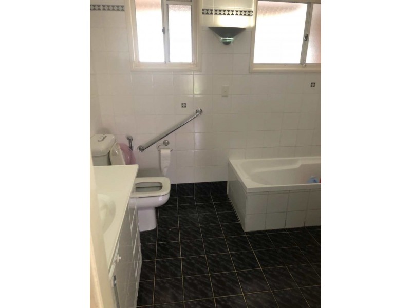 Edensor Park NSW 2176