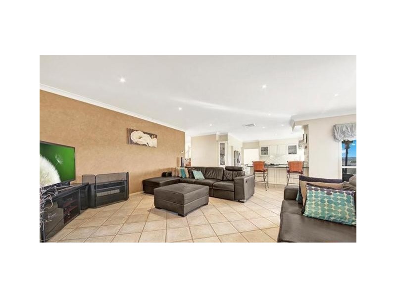 14 Bribie Close, Green Valley NSW 2168