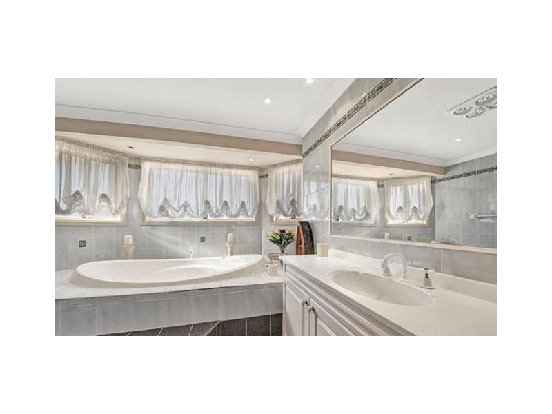 14 Bribie Close, Green Valley NSW 2168