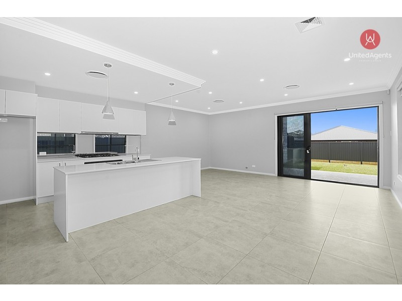 125 Dalmatia Ave, Edmondson Park NSW 2174