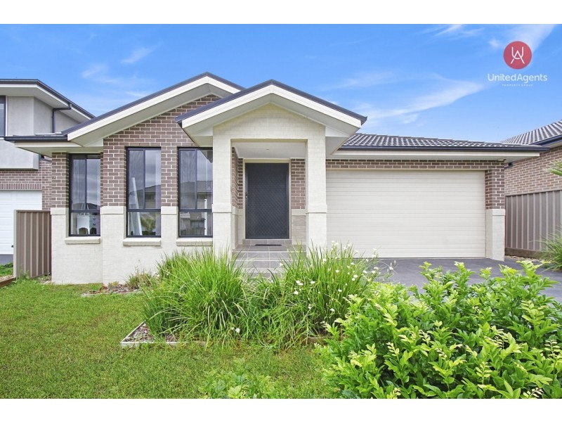 4 Flying Avenue, Middleton Grange NSW 2171