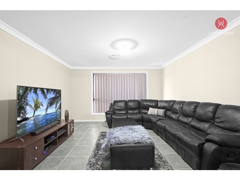 4 Flying Avenue, Middleton Grange NSW 2171