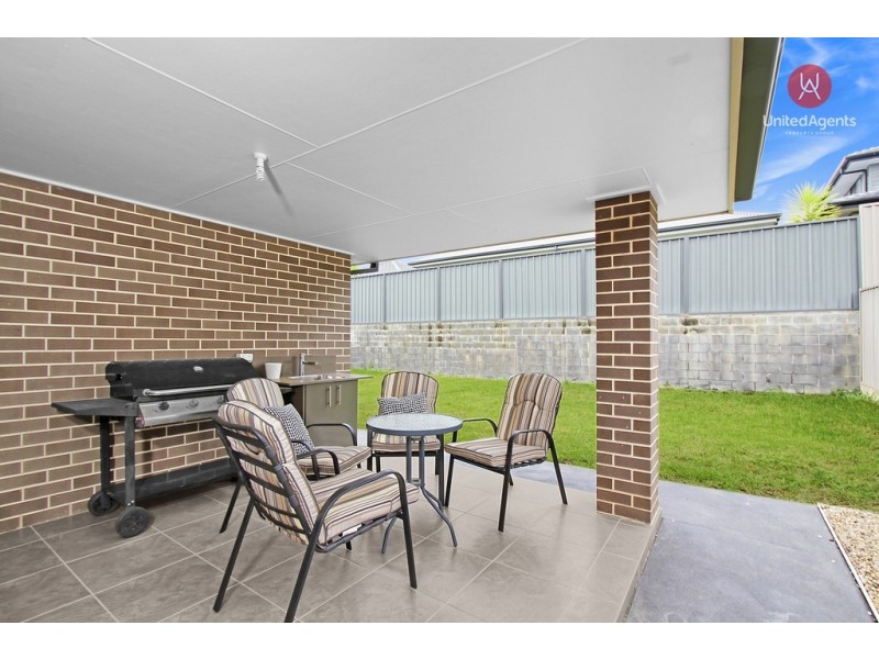 4 Flying Avenue, Middleton Grange NSW 2171