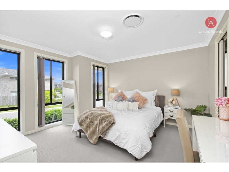 4 Flying Avenue, Middleton Grange NSW 2171