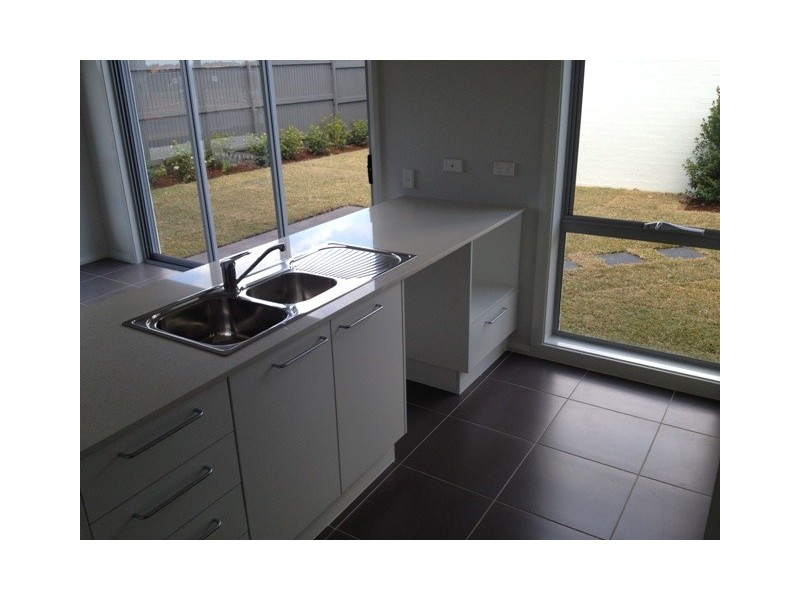 39 Brinsmead Avenue, Middleton Grange NSW 2171