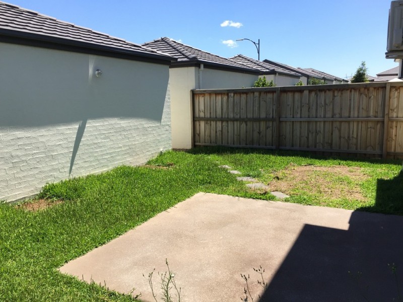 39 Brinsmead Avenue, Middleton Grange NSW 2171