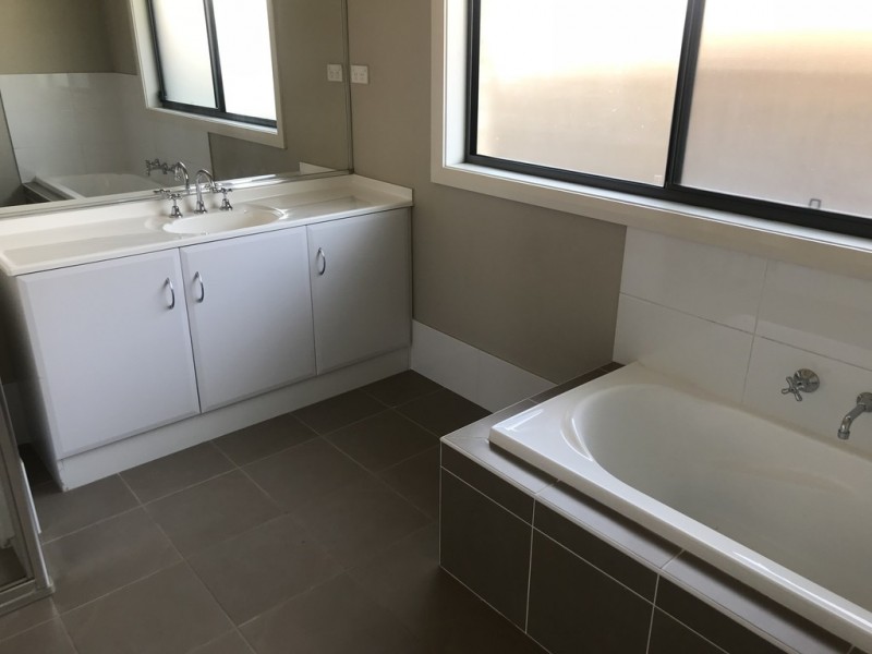 2 Stonequarry Way, Carnes Hill NSW 2171