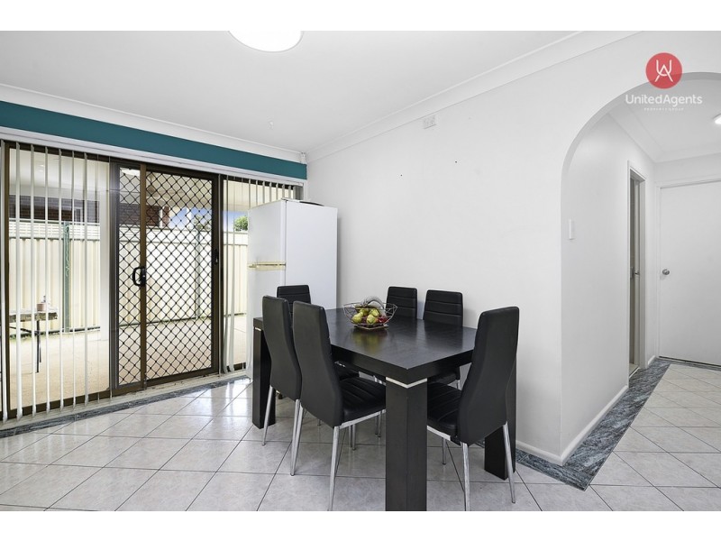 10 Kempsey Place, Bossley Park NSW 2176