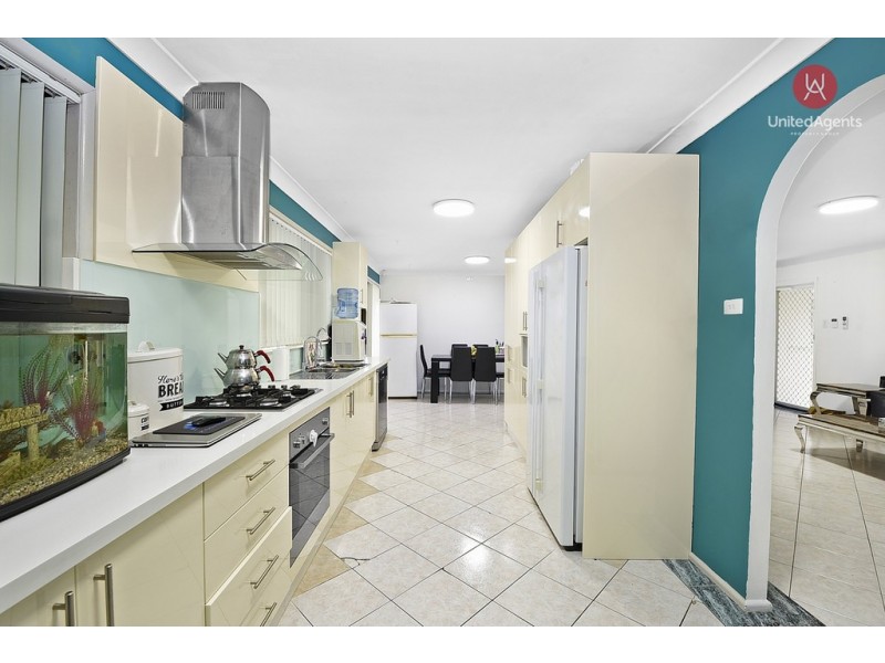 10 Kempsey Place, Bossley Park NSW 2176