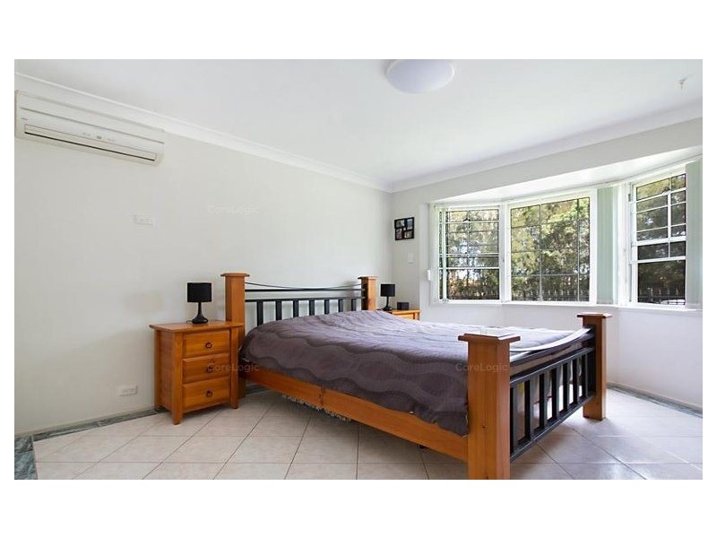 10 Kempsey Place, Bossley Park NSW 2176