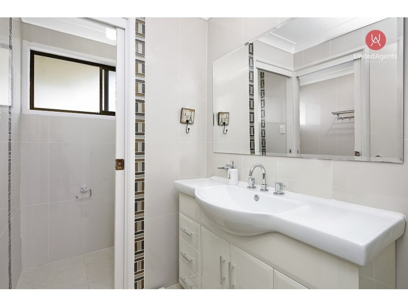 10 Kempsey Place, Bossley Park NSW 2176