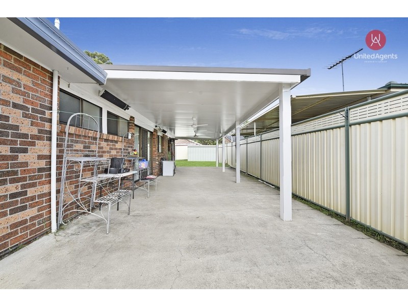 10 Kempsey Place, Bossley Park NSW 2176