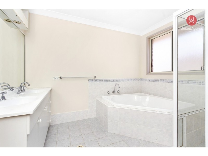 2 Bronte Close, West Hoxton NSW 2171