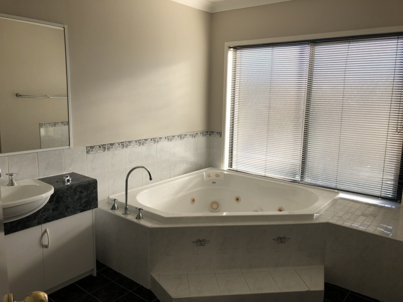 West Hoxton NSW 2171