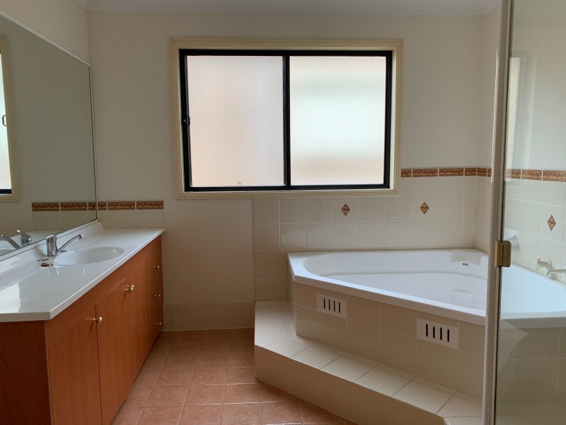 West Hoxton NSW 2171