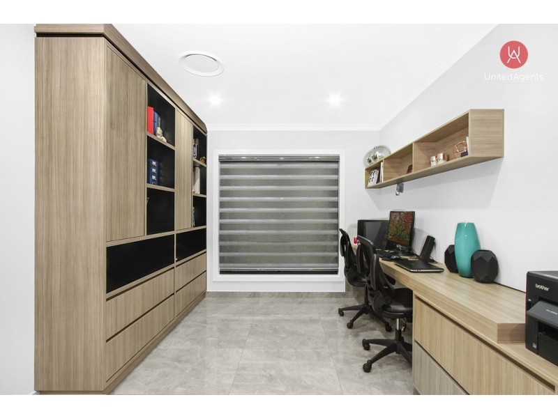 40 Mary Wade Place, Carnes Hill NSW 2171