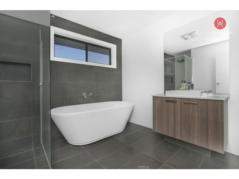 40 Mary Wade Place, Carnes Hill NSW 2171