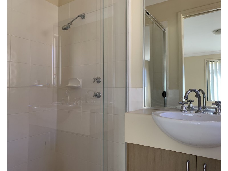 68 COFFS HARBOUR AVE, Hoxton Park NSW 2171